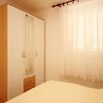 Apartmán In Mit Eigener Terrasse By Interhome