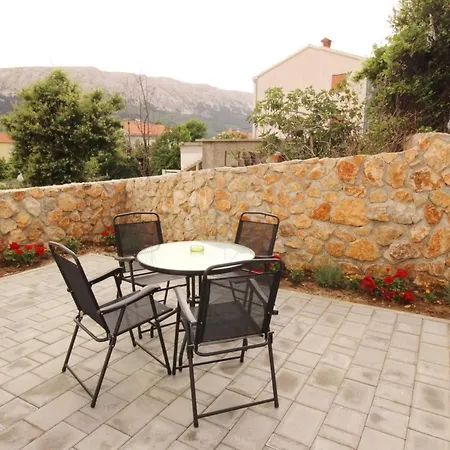 Daire In Mit Eigener Terrasse By Interhome *