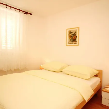 In Mit Eigener Terrasse By Interhome Daire