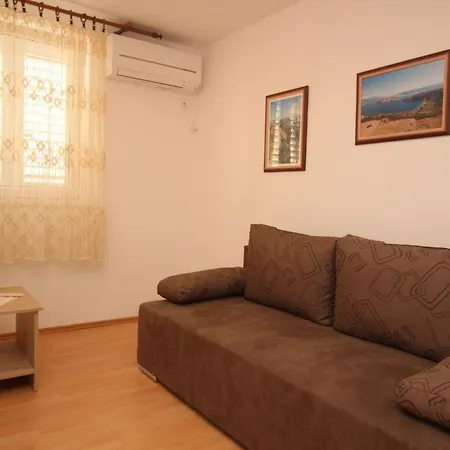 In Mit Eigener Terrasse By Interhome Daire Baška