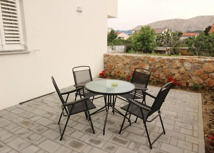 アパート In Mit Eigener Terrasse By Interhome バスカ