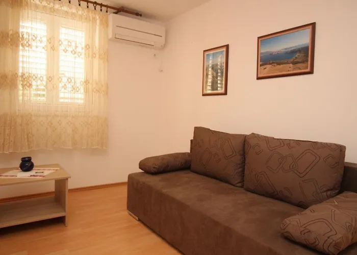 In Mit Eigener Terrasse By Interhome شقة باشْكا