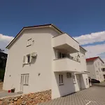 아파트 In Mit Eigener Terrasse By Interhome *