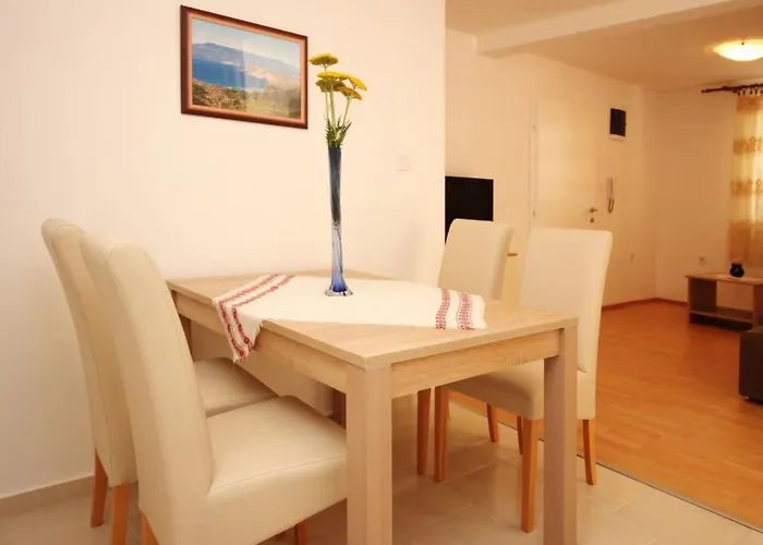 Appartamento In Mit Eigener Terrasse By Interhome Baška